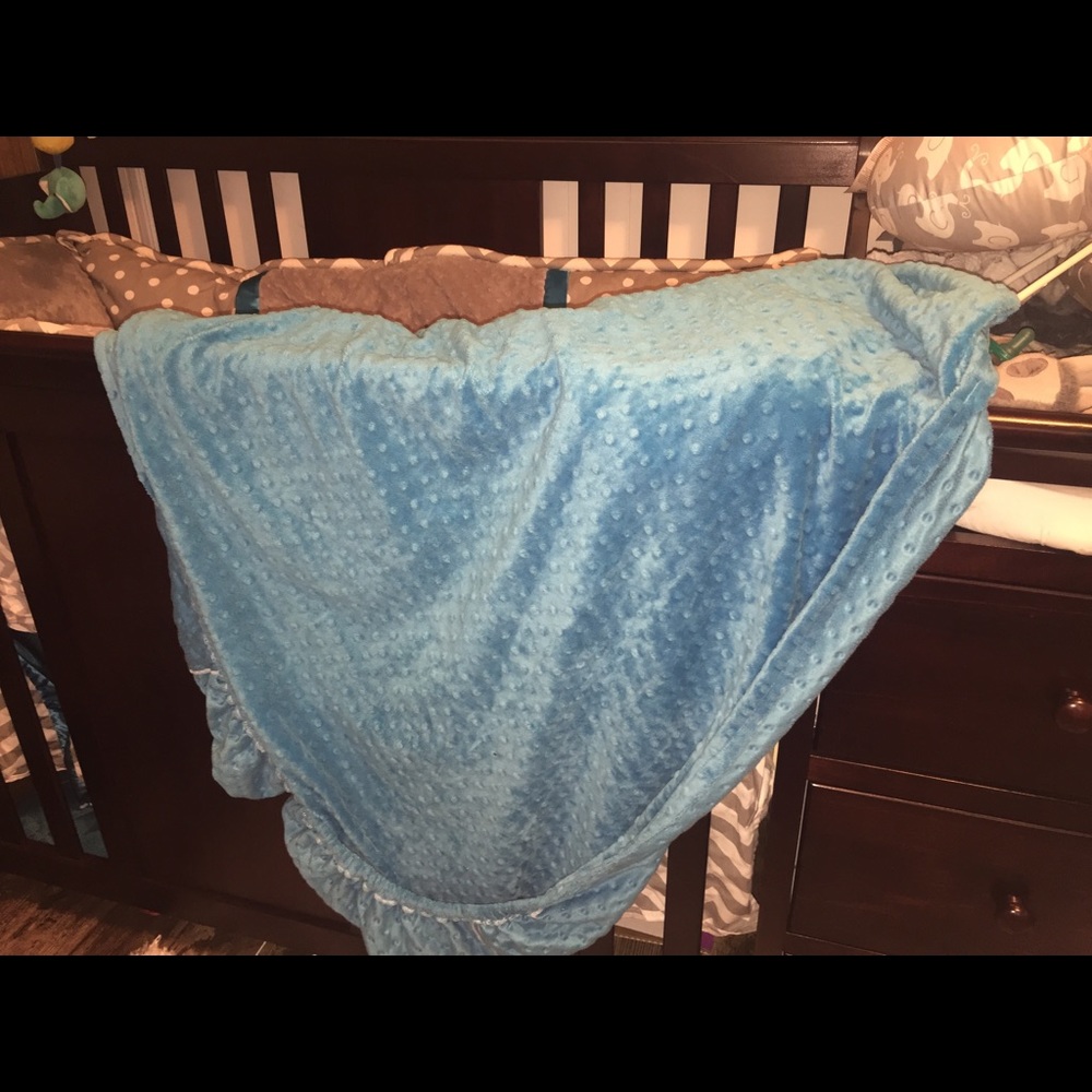 Crib bedding - Picture 3 of 3